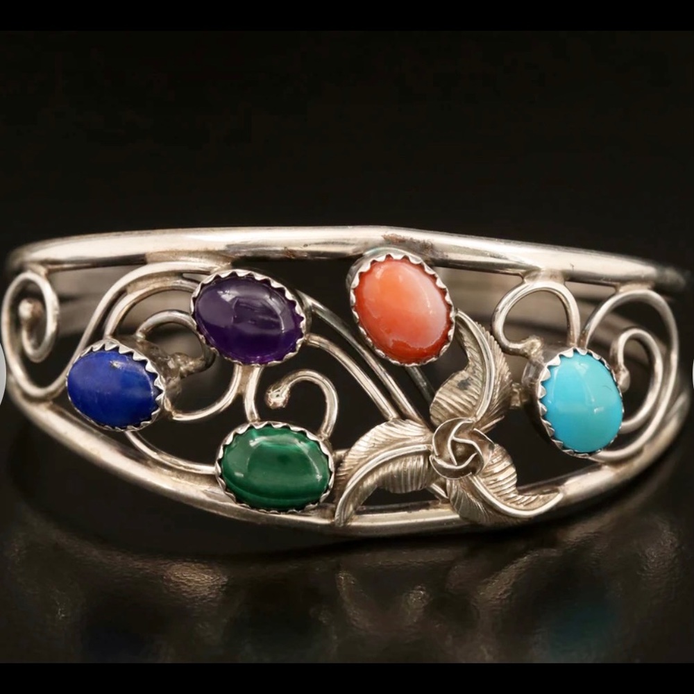 STERLING SILVER WIREWORK PETIT VINTAGE CUFF BRACELET WITH CORAL & MALACHITE